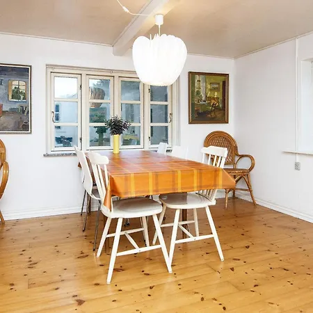 5 Person In Skanderborg